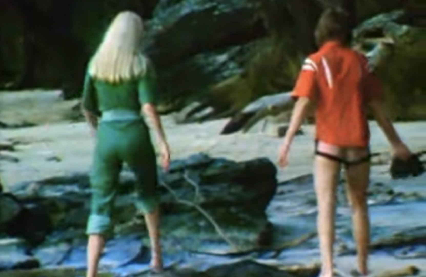 Agnetha and Bjorn walk on Hallets beach